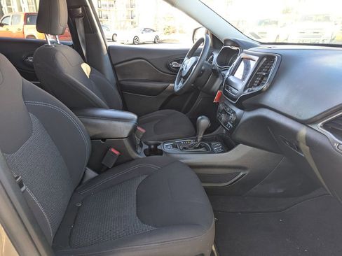 Used 2019 Jeep Cherokee Latitude w/ Popular Appearance Group FWD image 31
