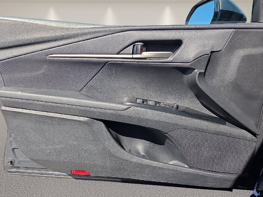 Used 2026 Toyota Camry SE FWD image 36