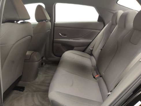 Used 2025 Hyundai Elantra SE FWD image 18