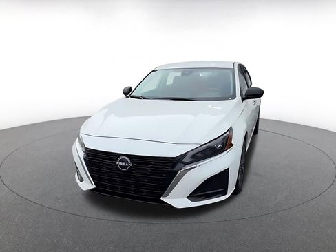 Used 2025 Nissan Altima 2.5 SV image 7