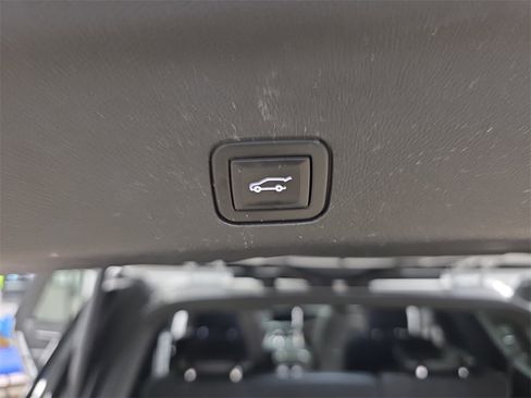 Used 2021 GMC Yukon Denali w/ Denali Premium Package image 14