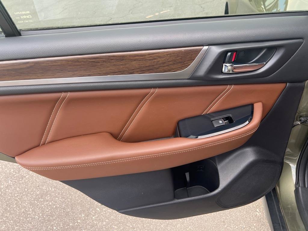Used 2017 Subaru Outback 3.6R Touring AWD/4WD image 16