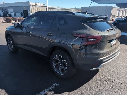 Used 2024 Chevrolet Trax LT w/ Sunroof Package image 6