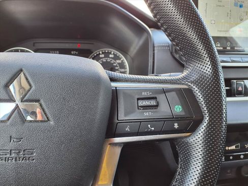 Used 2024 Mitsubishi Outlander SE AWD/4WD image 16