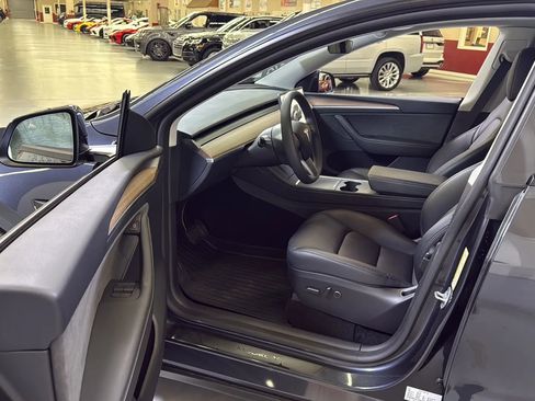 Used 2024 Tesla Model Y Long Range AWD/4WD image 12