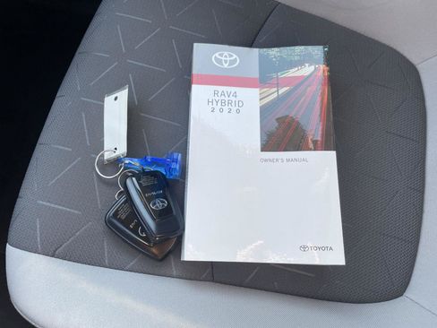 Used 2020 Toyota RAV4 XLE w/ XLE Grade Weather Package AWD/4WD image 6