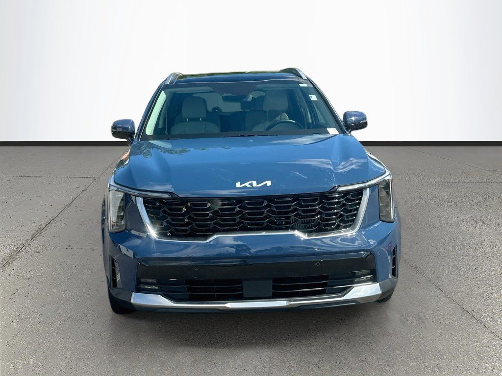 Certified 2025 Kia Sorento EX w/ Panoramic Sunroof Package FWD image 2