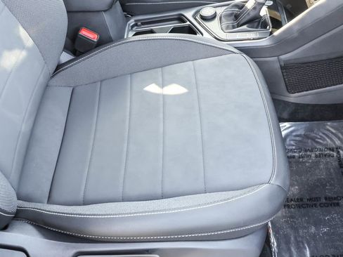 Used 2024 Volkswagen Taos SE image 38