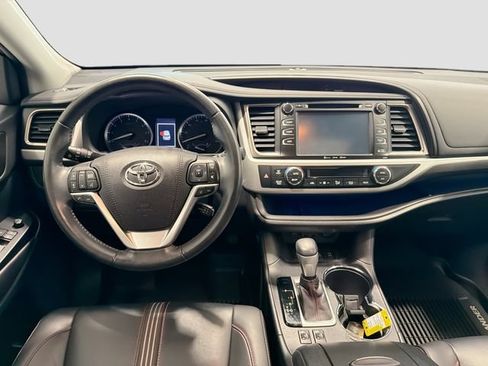 Certified 2019 Toyota Highlander SE w/ Carpet Mat Package (TMS) AWD/4WD image 20