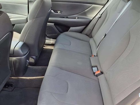 Certified 2025 Hyundai Elantra SE image 10