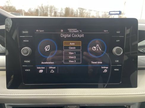 Certified 2025 Volkswagen Taos SEL image 19