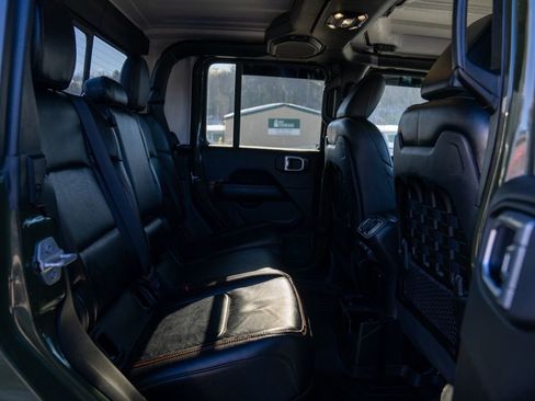 Used 2022 Jeep Gladiator Mojave w/ Cold Weather Group image 17