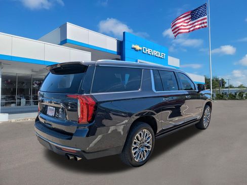 Used 2023 GMC Yukon XL Denali Ultimate AWD/4WD image 4