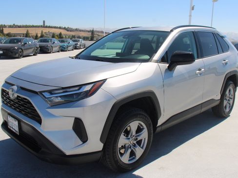 Certified 2023 Toyota RAV4 LE AWD/4WD image 6