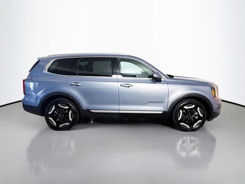 Used 2025 Kia Telluride S image 11