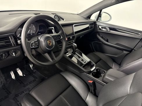 Certified 2026 Porsche Macan AWD/4WD image 4
