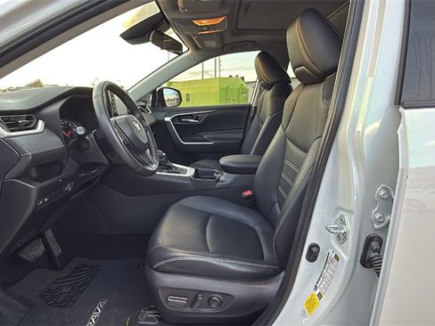 Used 2021 Toyota RAV4 XLE Premium w/ Carpet Mat Package (TMS) image 14