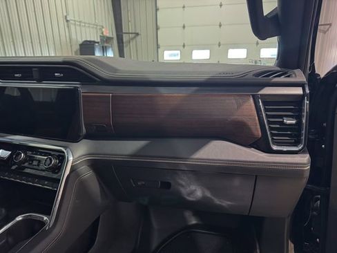 Used 2025 GMC Sierra 3500 Denali Ultimate image 29