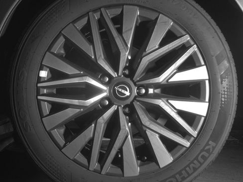 Used 2025 Nissan Altima 2.5 SV FWD image 17