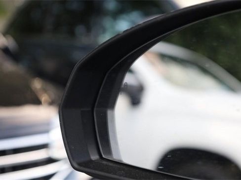 New 2025 Volkswagen Taos SE image 21