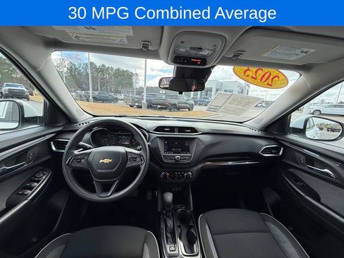Used 2023 Chevrolet TrailBlazer LT image 12