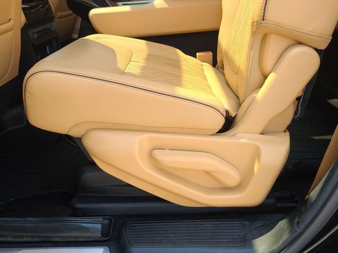 Used 2022 Jeep Grand Wagoneer Series III AWD/4WD image 14
