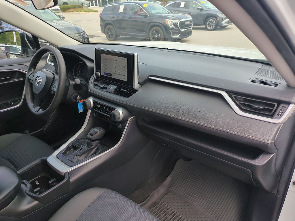 Used 2024 Toyota RAV4 LE FWD image 33