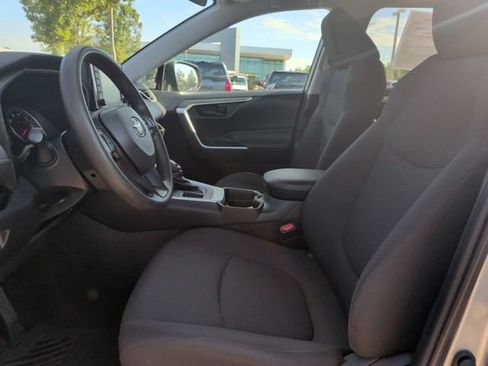 Used 2020 Toyota RAV4 LE FWD image 15