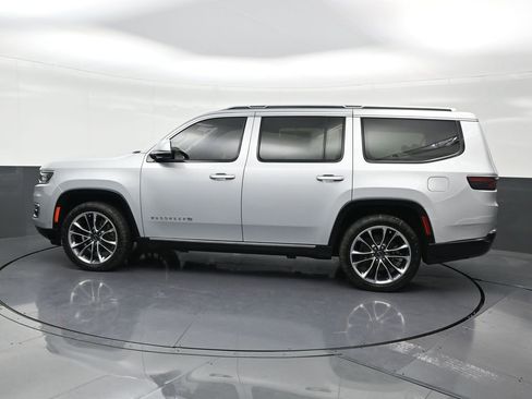 Used 2022 Jeep Wagoneer Series III w/ Premium Group I image 2