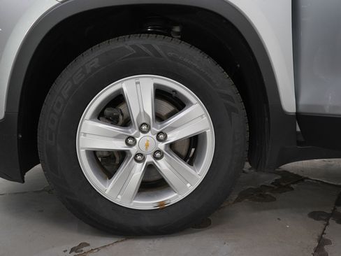 Used 2020 Chevrolet Trax LT w/ LT Convenience Package FWD image 29