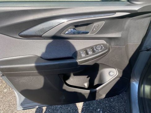 Used 2023 Chevrolet TrailBlazer LT w/ Sun and Liftgate Package image 11