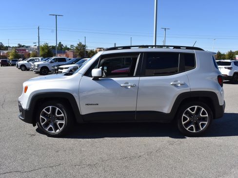 Used 2016 Jeep Renegade Latitude image 6