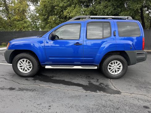 Used 2015 Nissan Xterra X image 2