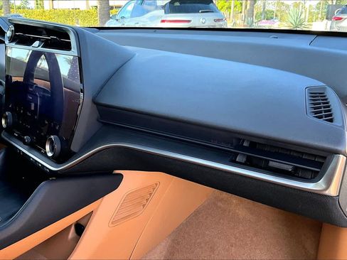 Used 2023 Lexus RZ 450e Premium image 17