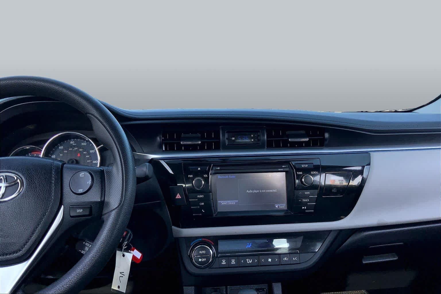 Used 2015 Toyota Corolla LE FWD image 7