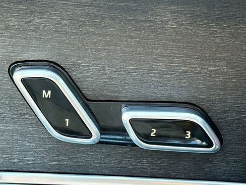 Used 2025 Land Rover Range Rover SE image 23