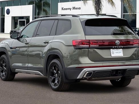 New 2025 Volkswagen Atlas Peak Edition SE image 6