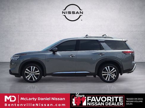 Used 2024 Nissan Pathfinder Platinum w/ Cargo Package AWD/4WD image 3