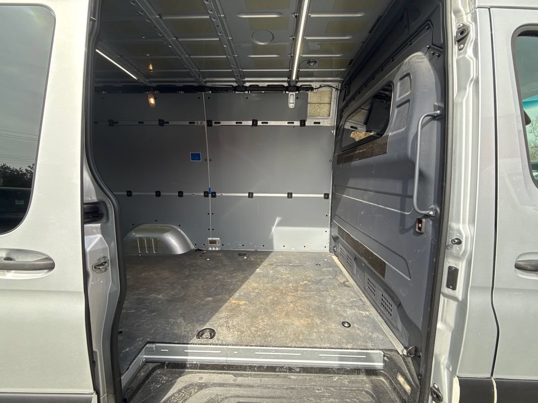 Used 2021 Mercedes-Benz Sprinter 2500 image 24
