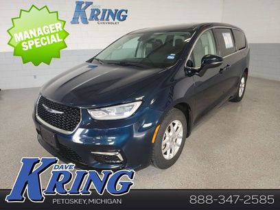 Used 2023 Chrysler Pacifica Touring-L
