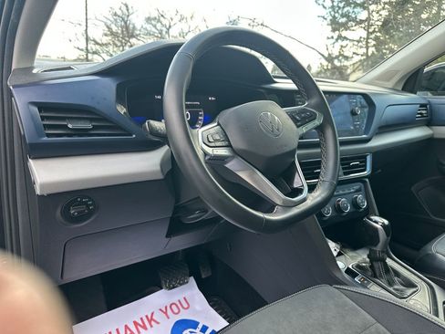 Certified 2022 Volkswagen Taos SE w/ Panoramic Sunroof Package image 6