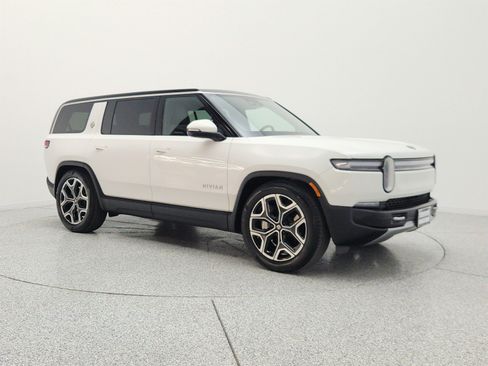 Used 2025 Rivian R1S Adventure AWD/4WD image 3