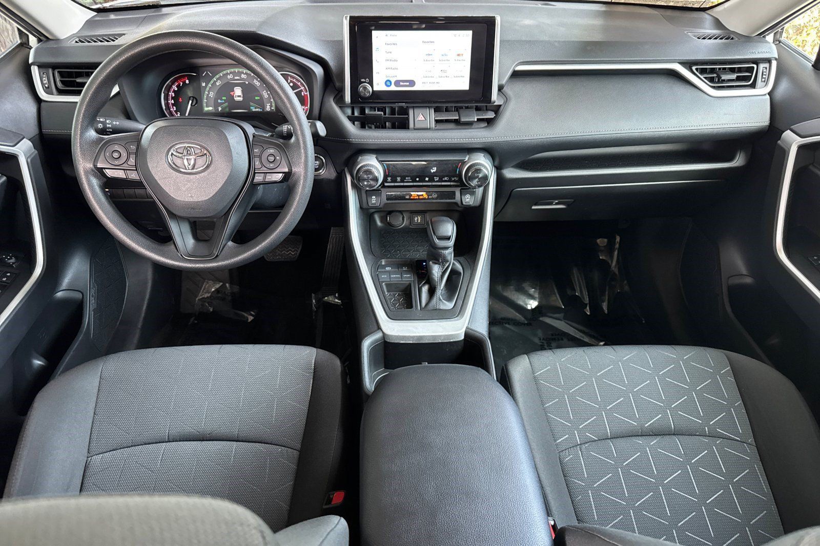 Used 2023 Toyota RAV4 XLE w/ Convenience Package FWD image 15