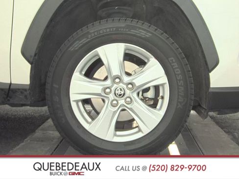 Used 2020 Toyota RAV4 LE image 10