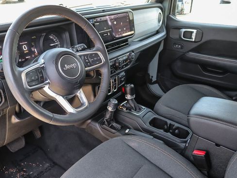 Used 2024 Jeep Wrangler Unlimited Sahara AWD/4WD image 16