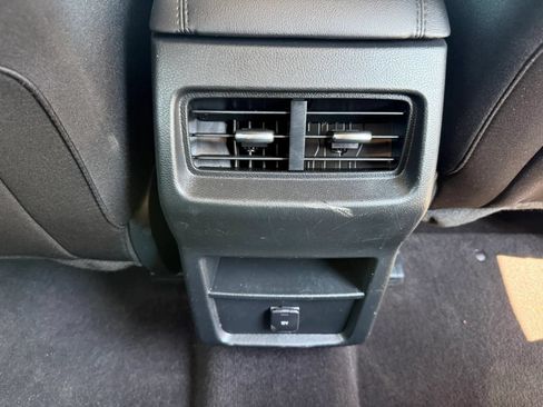 Used 2020 Ford Edge SE FWD image 18