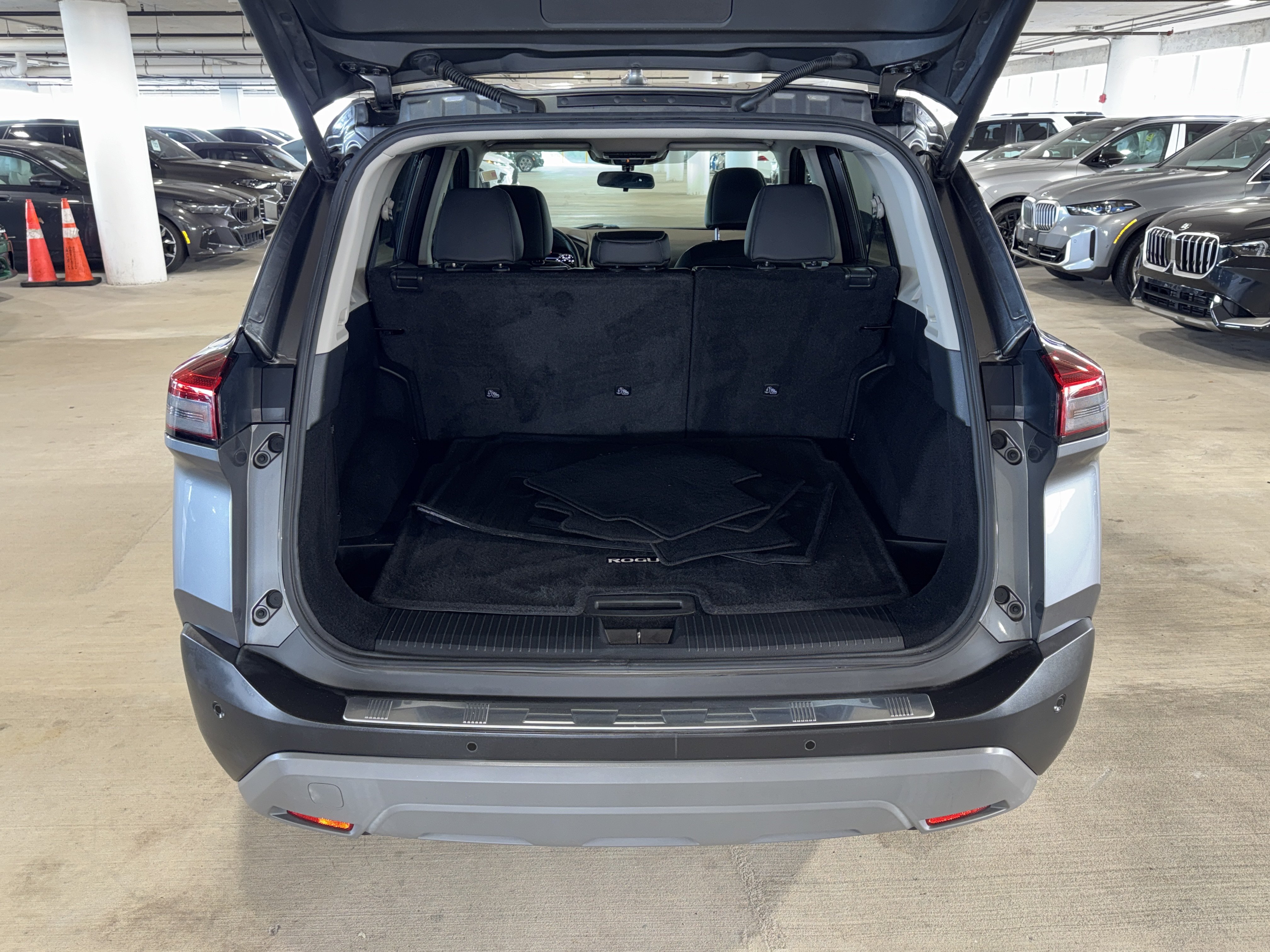 Used 2021 Nissan Rogue SV w/ Premium Package FWD image 13