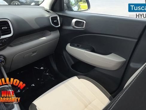 Used 2023 Hyundai Venue SEL FWD image 29