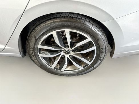 Used 2025 Volkswagen Jetta SE FWD image 11
