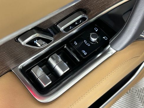 Used 2023 Land Rover Range Rover SE image 23